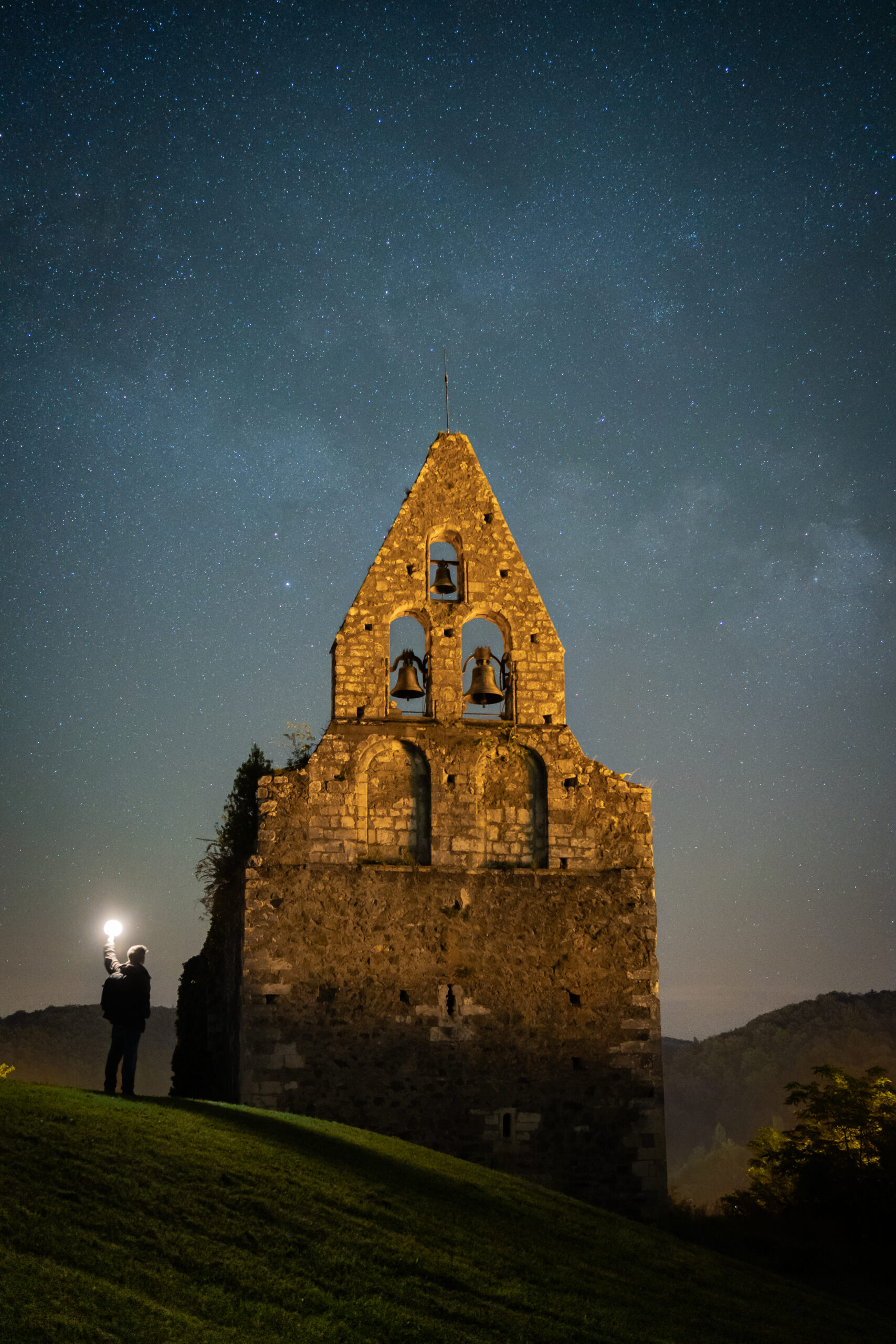 Une chapelle de nuit qui n'attend que ses mariés